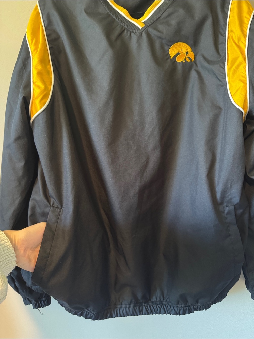 Iowa Hawkeyes Windbreaker - Picture 2 of 4